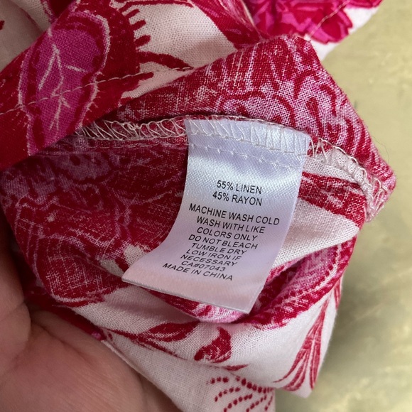 4our Dreamers Linen Blend Floral Pintuck Peasant Top - Picture 4 of 6